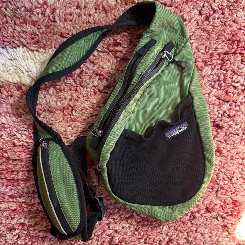 PATAGONIA Green and Black Sling Bag
